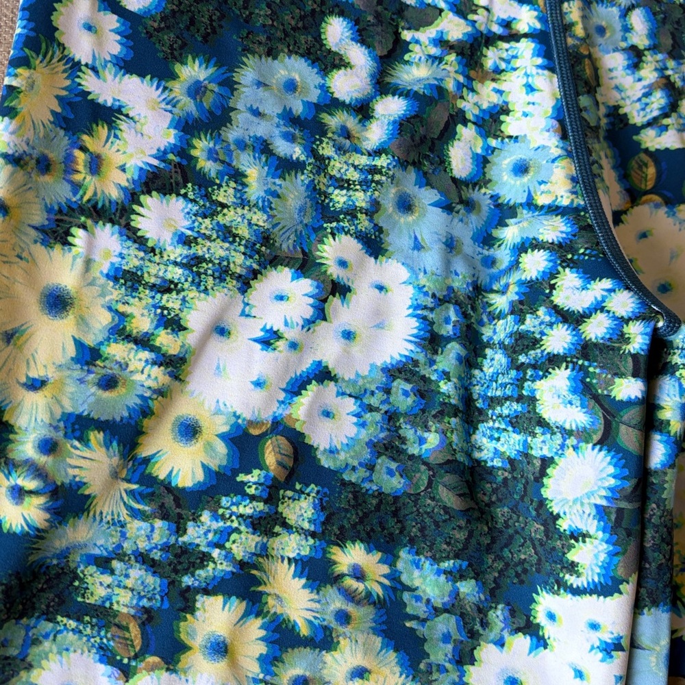 Offline by Aerie Size Large High-Waisted Biker Shorts Blue Floral Trippy Daisy - Picture 3 of 8